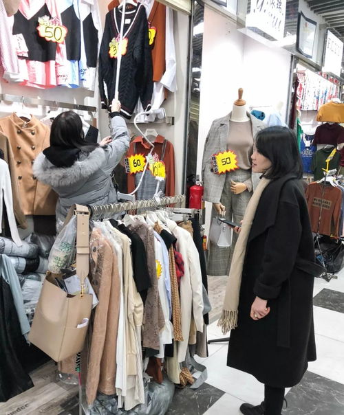 广州最 平 服装批发市场,只花100元就能淘到5件冬装