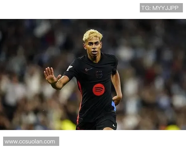 美国金发足球明星谁是最耀眼的球场巨星引发球迷热议