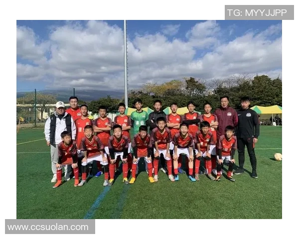 野生足球星的成长故事与拼搏历程展现草根力量与梦想激情