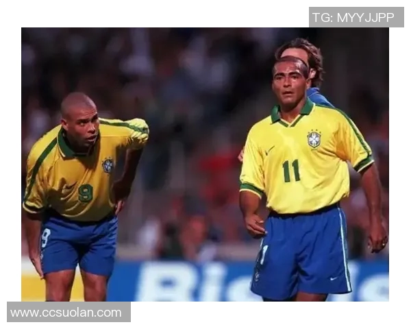 足球巨星专属装备揭秘 每一位传奇背后的秘密道具与球场故事