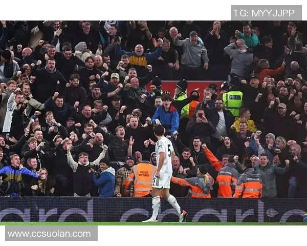 足球传奇谢幕之战回顾:球迷泪目致敬的最后一场比赛