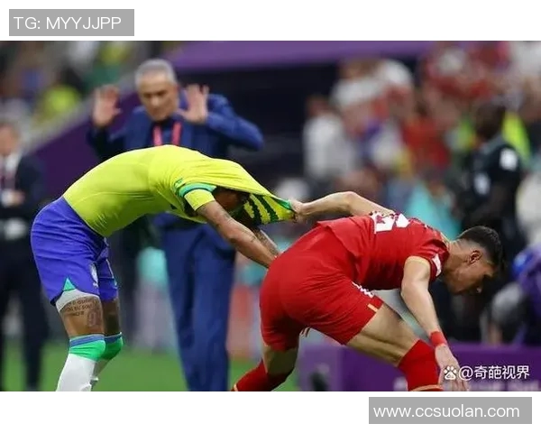 足球球星意外受伤瞬间盘点回顾全场震撼场面令人心痛